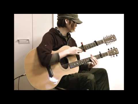 T-cophony plays the double-neck guitar &quot;Closed&quot;